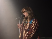 Suki Waterhouse / Bully on Dec 2, 2024 [366-small]