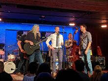 Carbon Leaf / Meaghan Farrell on Jun 22, 2022 [287-small]