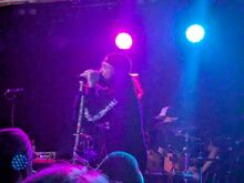 Massive Wagons / Florence Black on Dec 6, 2024 [328-small]