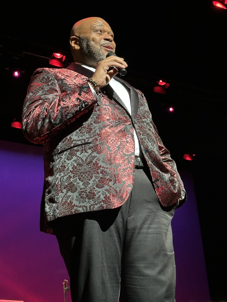 peabo bryson Concert & Tour History (Updated for 2025 - 2026) | Concert ...