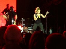 tags: The Band Perry - The Band Perry / Brett Eldredge on Sep 26, 2015 [324-small]