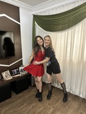 Taylor Swift / Sabrina Carpenter on Nov 24, 2023 [034-small]