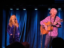 Robyn Hitchcock on Apr 16, 2022 [606-small]
