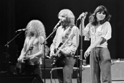 Linda Ronstadt on Nov 8, 1976 [154-small]
