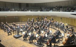 Residentie Orkest / Leonardo Sini (conductor) / Liza Ferschtman (violin) on Feb 2, 2025 [103-small]