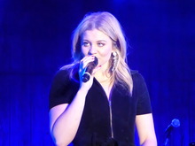 Lauren Alaina on Nov 1, 2019 [082-small]