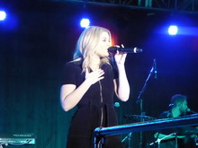 Lauren Alaina on Nov 1, 2019 [085-small]
