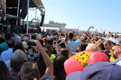 Maroon 5 / Wiz Khalifa / The Darkness / Little Big Town / Mr. Greengenes on May 19, 2012 [406-small]