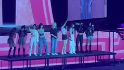 TWICE on Feb 24, 2022 [821-small]