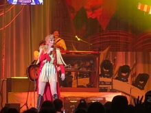 Sugarland / Brandy Clark / Clare Bowen on May 25, 2018 [855-small]