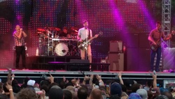 311 / New Politics / The Skints on Jul 10, 2017 [933-small]