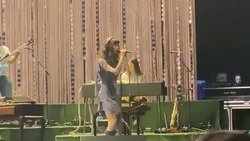 Clairo / June McDoom on Mar 20, 2025 [182-small]