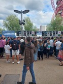 tags: Merch, Crowd, London Stadium, Queen Elizabeth Olympic Park - Green Day / Fall Out Boy / Weezer / Amyl and the Sniffers on Jun 24, 2022 [561-small]