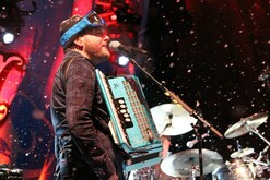 "Vail Snow Daze" / Barenaked Ladies on Dec 12, 2009 [013-small]