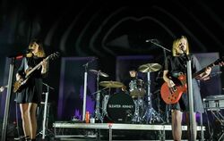 Sleater-Kinney on Nov 8, 2019 [430-small]