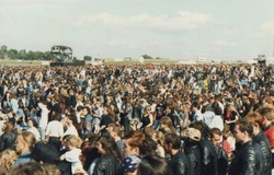 AC/DC / Metallica / Mötley Crüe / Queensrÿche / The Black Crowes on Aug 17, 1991 [450-small]