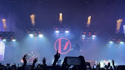 Twenty One Pilots / Balu Brigada on Apr 13, 2025 [645-small]