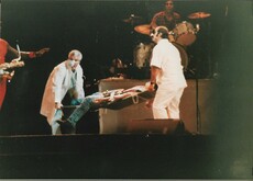 Someone needs a doctor, tags: Bruce Springsteen & The E Street Band - Bruce Springsteen & The E Street Band on Sep 1, 1985 [009-small]