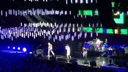 Red Hot Chili Peppers / BABYMETAL on Dec 11, 2016 [945-small]