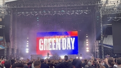 Green Day / Fall Out Boy / Weezer / Amyl and the Sniffers on Jun 24, 2022 [388-small]