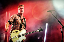 Queens of the Stone Age on Aug 22, 2010 [708-small]