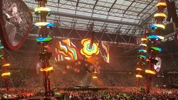 Ed Sheeran / Maisie Peters / Cat Burns on Jul 15, 2022 [492-small]
