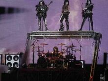 Kiss / Taking Dawn on May 9, 2010 [264-small]
