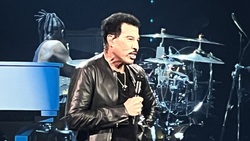 Lionel Richie / Earth, Wind & Fire on Jun 4, 2024 [598-small]