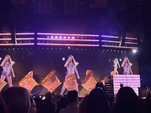 Taylor Swift / Gracie Abrams on Nov 21, 2024 [992-small]
