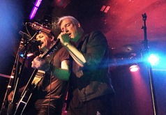 Julien-K ~ Ryan Shuck & Guest Performer, tags: Julien-K, Los Angeles, California, United States, The Viper Room - Julien-K / The Crying Spell / MXMS on May 1, 2015 [016-small]