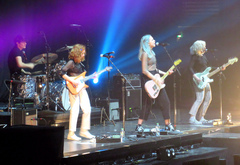 Twenty One Pilots / The Regrettes on Mar 5, 2019 [720-small]