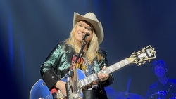 Melissa Etheridge / Joss Stone on Apr 23, 2025 [596-small]