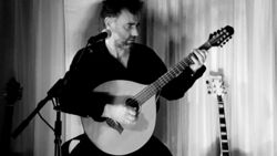 Liam O Maonlai und Peter O Toole on Dec 15, 2019 [250-small]