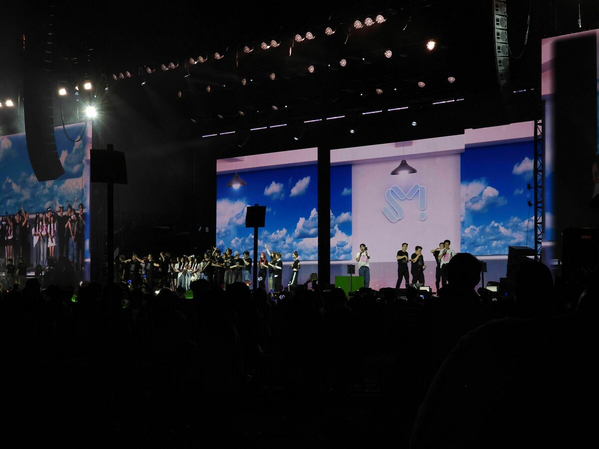 Hearts2Hearts concert performance in Bangkok