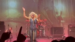 Amyl and the Sniffers / Sheer Mag on May 13, 2025 [786-small]