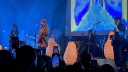 Clairo / Arlo Parks on Feb 21, 2022 [722-small]