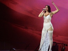 Dua Lipa / Alessi Rose on May 19, 2025 [939-small]