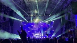 Big Time Rush / Dixie D'Amelio on Jul 7, 2022 [714-small]