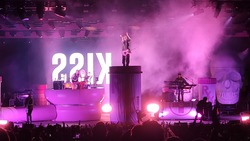 tags: mgk (fka Machine Gun Kelly), Charlotte, North Carolina, United States, Charlotte Metro Credit Union Amphitheatre - Machine Gun Kelly / jxdn / carolesdaughter on Oct 27, 2021 [235-small]