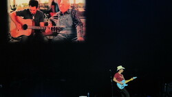 Darius Rucker / Brad Paisley on Aug 26, 2011 [559-small]