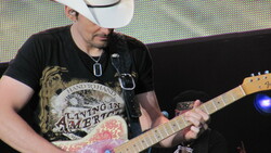 Lucky Lips / Brad Paisley on Jun 25, 2010 [802-small]