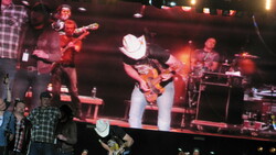 Lucky Lips / Brad Paisley on Jun 25, 2010 [815-small]