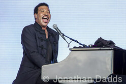 tags: Lionel Richie - Glastonbury Festival 2015 on Jun 24, 2015 [945-small]