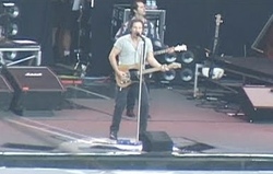 Bruce Springsteen & The E Street Band on Jun 17, 1999 [670-small]