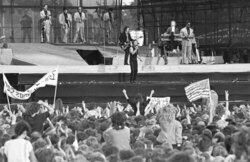 Bruce Springsteen & The E Street Band on Jul 19, 1988 [542-small]