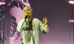 James / Shed Seven / Jamie Webster on Jun 19, 2025 [501-small]