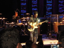 Chris Isaak on Jun 30, 2010 [276-small]