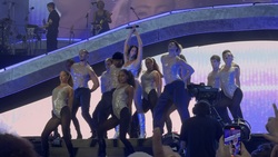 Dua Lipa / Alessi Rose / Dove Cameron / Jamiroquai on Jun 20, 2025 [381-small]