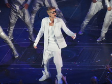 Justin Bieber / Cody Simpson / Hot Chelle Rae on Aug 5, 2013 [703-small]