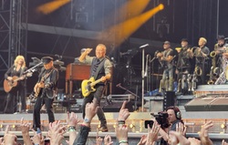 Bruce Springsteen / Bruce Springsteen & The E Street Band on Jun 27, 2025 [806-small]